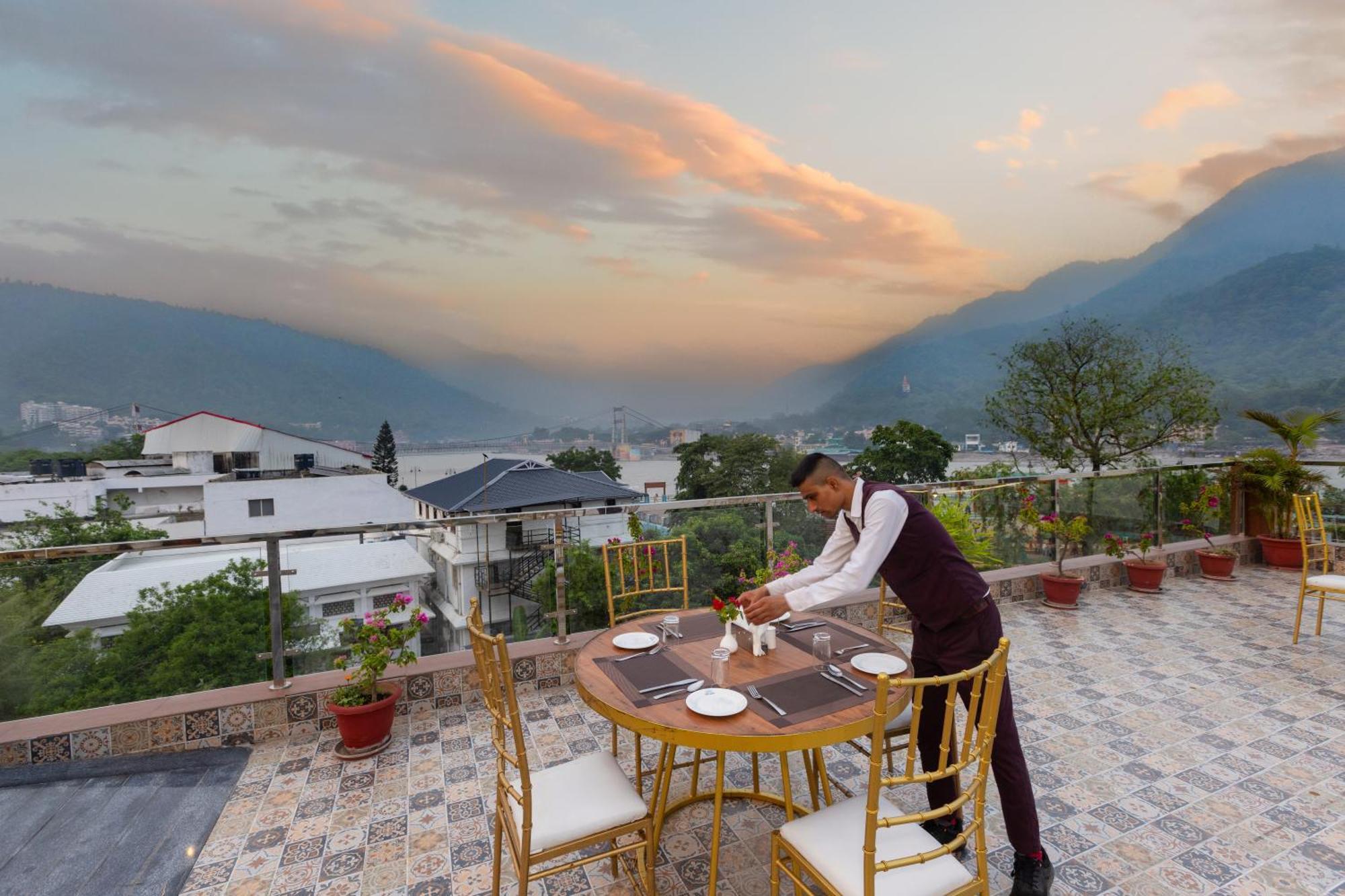 Hotel Indira Nikunj Rishīkesh Buitenkant foto